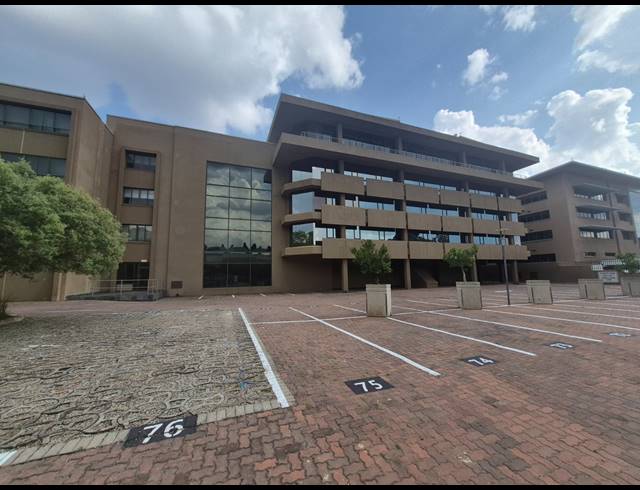 2,245M² OFFICE TO LET IN PARKTOWN